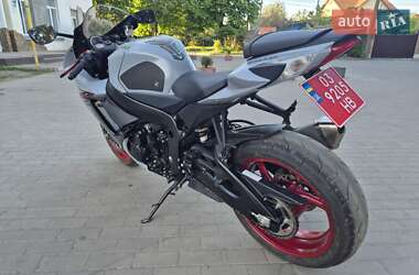 Спортбайк Suzuki GSX-R 600 2023 в 