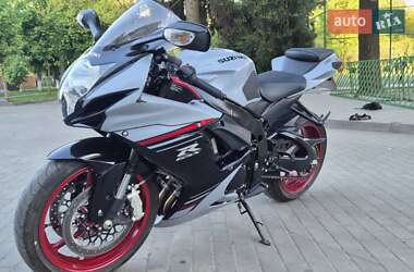 Спортбайк Suzuki GSX-R 600 2023 в 