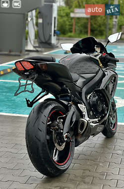 Спортбайк Suzuki GSX-R 600 2006 в 