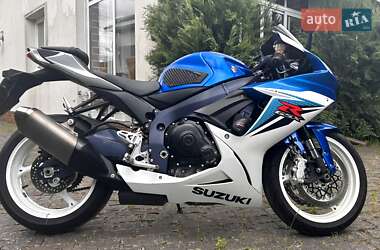 Спортбайк Suzuki GSX-R 600 2013 в 