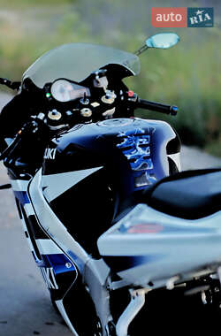 Спортбайк Suzuki GSX-R 600 2003 в 
