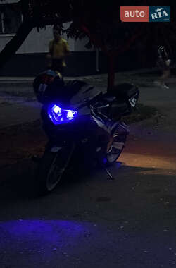 Спортбайк Suzuki GSX-R 600 2003 в 