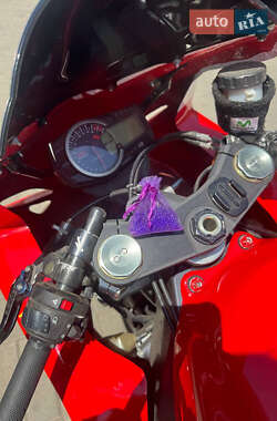 Спортбайк Suzuki GSX-R 600 2012 в 