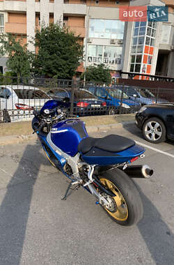 Спортбайк Suzuki GSX-R 600 2003 в 