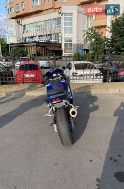 Спортбайк Suzuki GSX-R 600 2003 в 