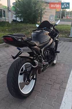 Спортбайк Suzuki GSX-R 600 2019 в 