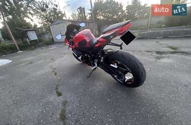 Спортбайк Suzuki GSX-R 600 2012 в 