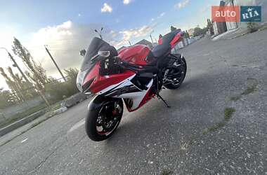Спортбайк Suzuki GSX-R 600 2012 в 