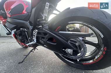 Спортбайк Suzuki GSX-R 600 2012 в 