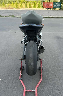Спортбайк Suzuki GSX-R 600 2008 в 