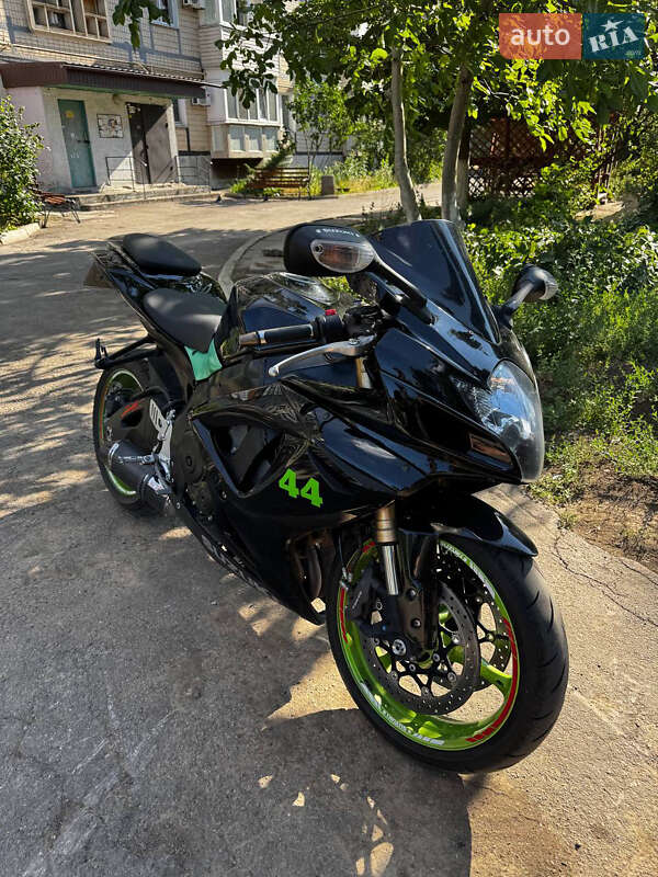 Спортбайк Suzuki GSX-R 600 2007 в 