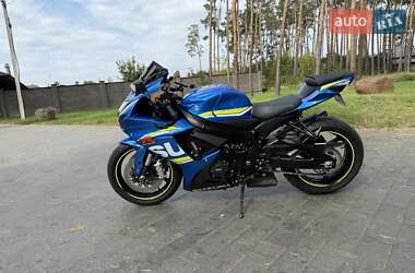Спортбайк Suzuki GSX-R 600 2016 в 