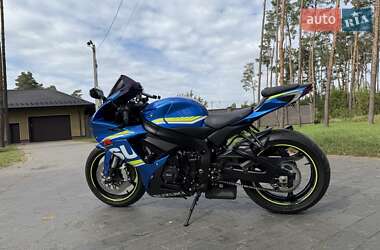 Спортбайк Suzuki GSX-R 600 2016 в 