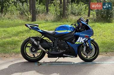 Спортбайк Suzuki GSX-R 600 2016 в 
