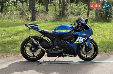 Спортбайк Suzuki GSX-R 600 2016 в 