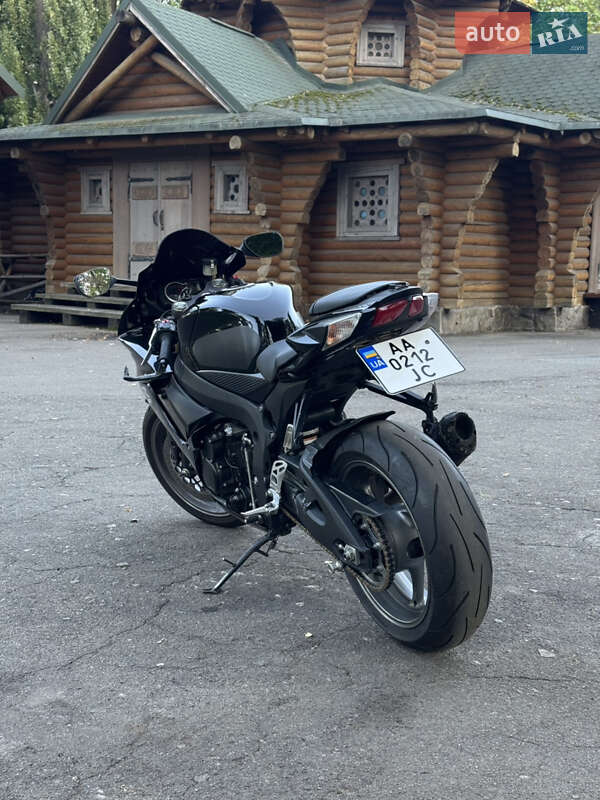 Спортбайк Suzuki GSX-R 600 2010 в Киеве фото 4 Спортбайк Suzuki GSX-R 600 2010 в Киеве