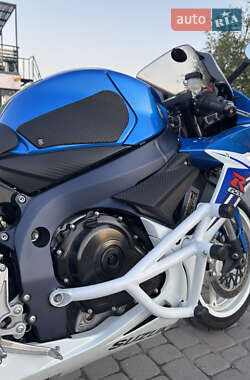 Спортбайк Suzuki GSX-R 600 2011 в 