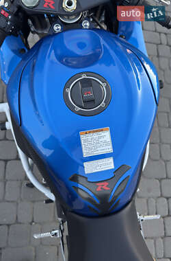 Спортбайк Suzuki GSX-R 600 2011 в 