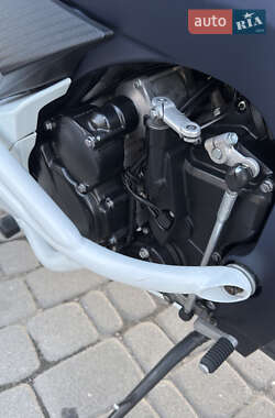 Спортбайк Suzuki GSX-R 600 2011 в 