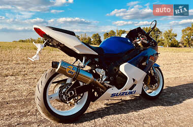 Спортбайк Suzuki GSX-R 600 2004 в 