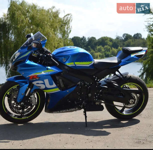 Спортбайк Suzuki GSX-R 600 2017 в 