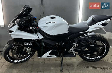 Спортбайк Suzuki GSX-R 600 2023 в 