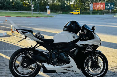 Спортбайк Suzuki GSX-R 600 2023 в 