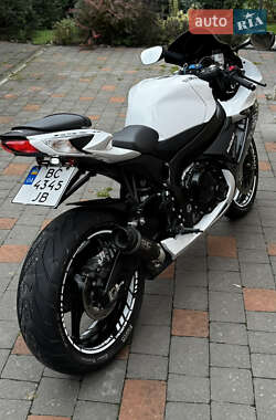 Спортбайк Suzuki GSX-R 600 2023 в 