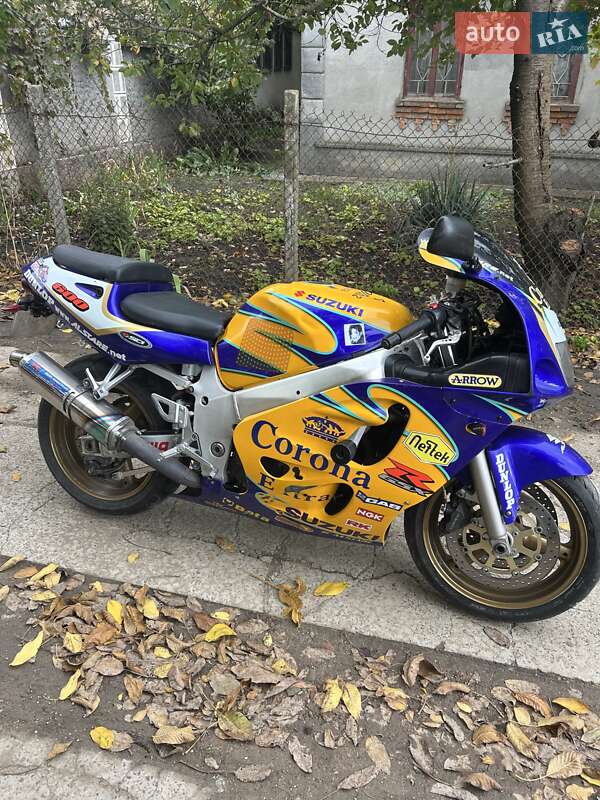 Спортбайк Suzuki GSX-R 600 2000 в 