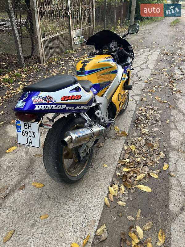 Спортбайк Suzuki GSX-R 600 2000 в Одесі фото 6 Спортбайк Suzuki GSX-R 600 2000 в Одесі