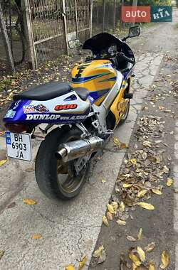 Спортбайк Suzuki GSX-R 600 2000 в 