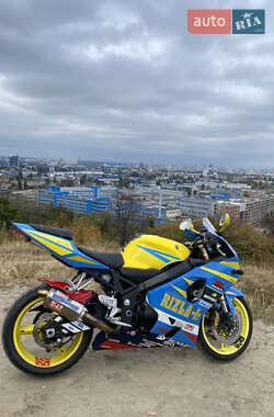 Спортбайк Suzuki GSX-R 750 2004 в 