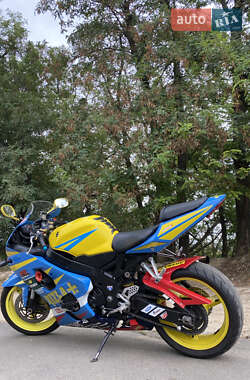 Спортбайк Suzuki GSX-R 750 2004 в 