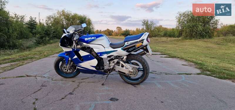 Мотоцикл Спорт-туризм Suzuki GSX-R 750 1995 в Сарнах