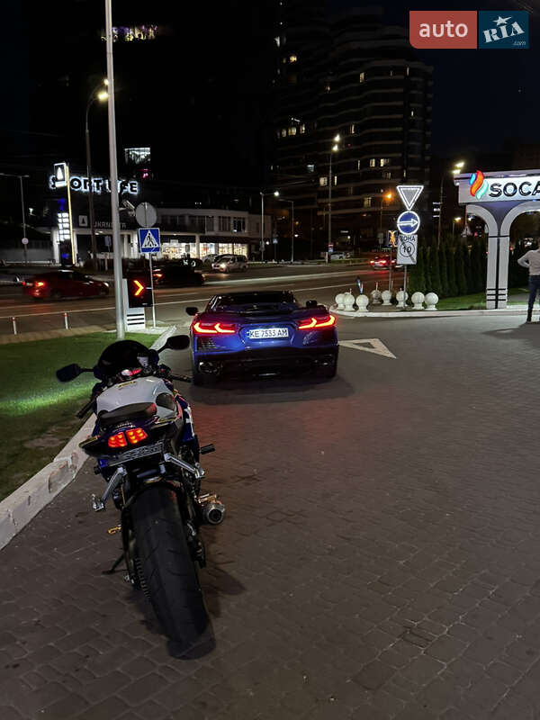 Спортбайк Suzuki GSX-R 750 2006 в 