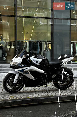 Спортбайк Suzuki GSX-R 750 2009 в 