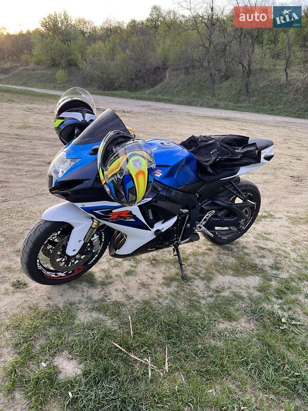 Спортбайк Suzuki GSX-R 750 2011 в 
