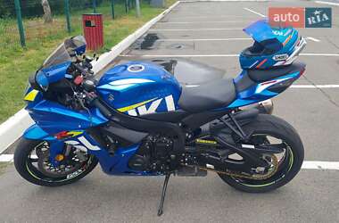 Спортбайк Suzuki GSX-R 750 2022 в 