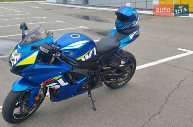 Спортбайк Suzuki GSX-R 750 2022 в 