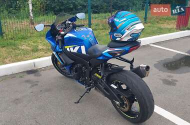 Спортбайк Suzuki GSX-R 750 2022 в 