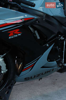Спортбайк Suzuki GSX-R 750 2025 в 