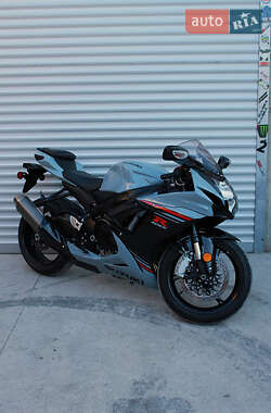 Спортбайк Suzuki GSX-R 750 2025 в 