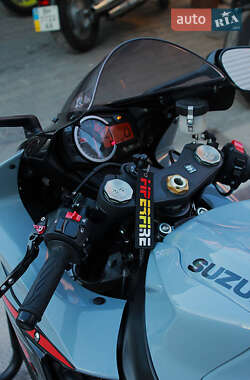 Спортбайк Suzuki GSX-R 750 2025 в 