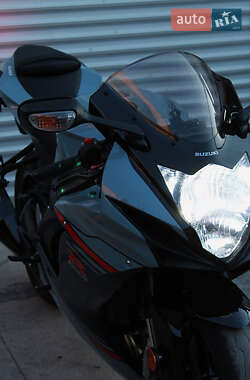 Спортбайк Suzuki GSX-R 750 2025 в 