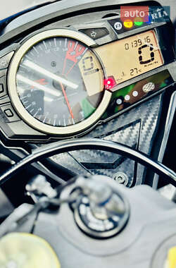 Спортбайк Suzuki GSX-R 750 2013 в 