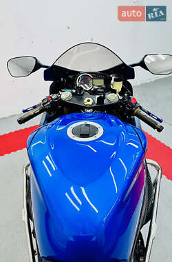 Спортбайк Suzuki GSX-R 750 2013 в 