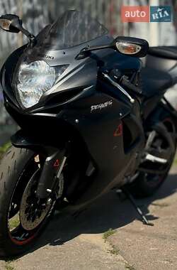 Спортбайк Suzuki GSX-R 750 2013 в 