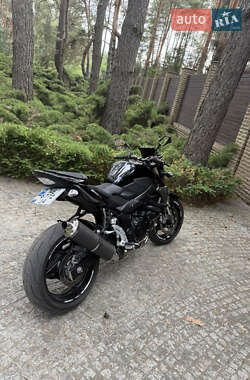 Мотоцикл Без обтекателей (Naked bike) Suzuki GSX-R 750 2015 в 