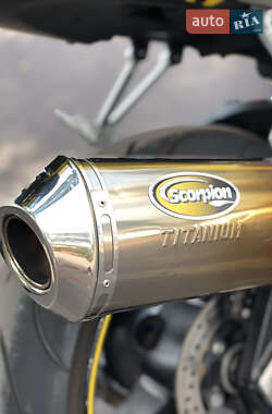 Спортбайк Suzuki GSX-R 750 2005 в 