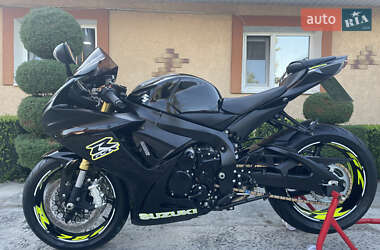 Спортбайк Suzuki GSX-R 750 2019 в 